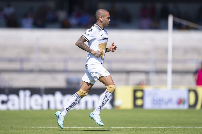 Dani Alves disputó el primer encuentro con los Pumas