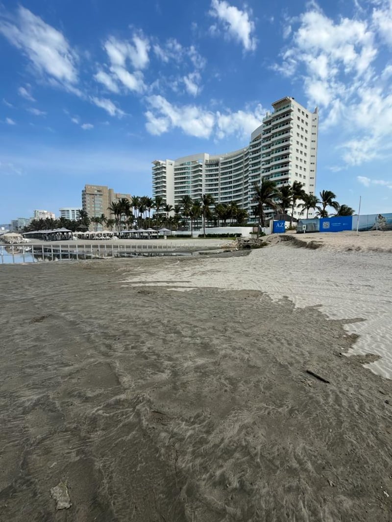 Acapulco denuncia obras de drenaje contaminan playas