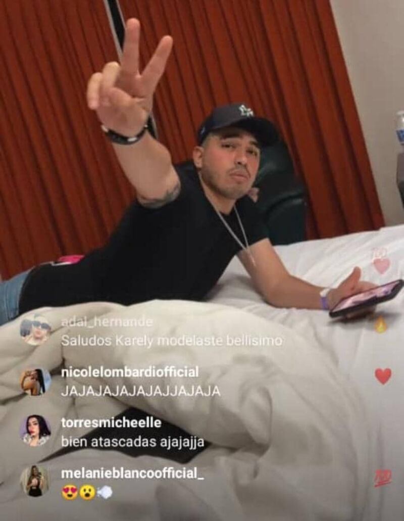 “Lo cambio por un iPhone 14”: Karely Ruiz bromea con seguidoras que quieren conocer a su hermano