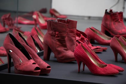 Zapatos Rojos llega al Museo de Memoria y Tolerancia para luchar contra la violencia de género