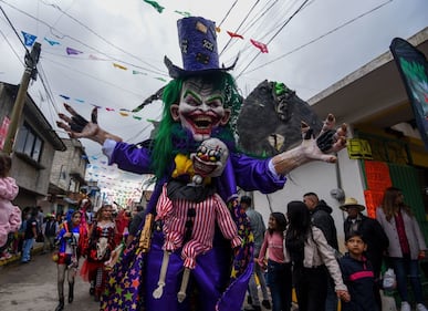 Arranca el desfile de las Momias en Almoloya de Juárez