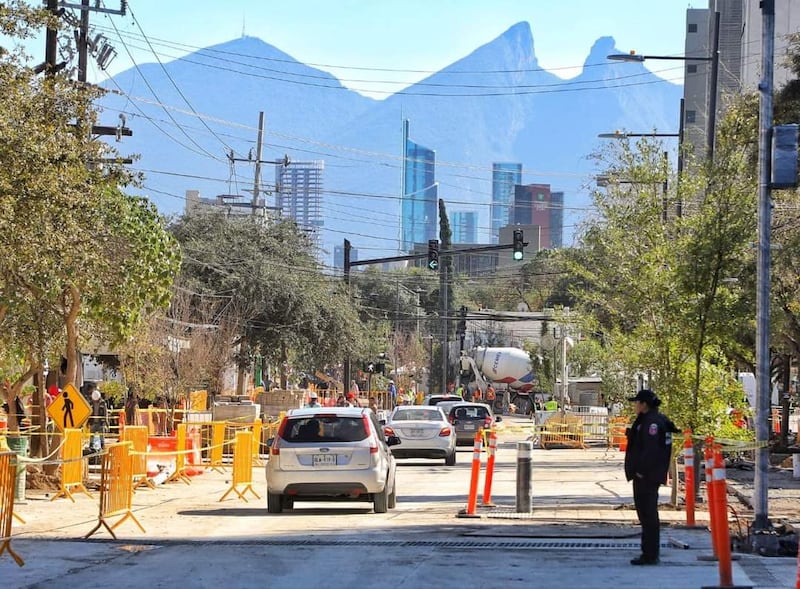 Algunas calles del Centrito aún están en obras aunque los vehículos pueden circular.