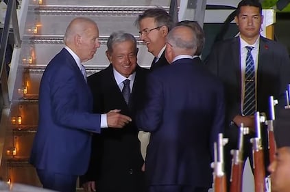 Biden y AMLO se encuentran en el Aeropuerto Felipe Ángeles