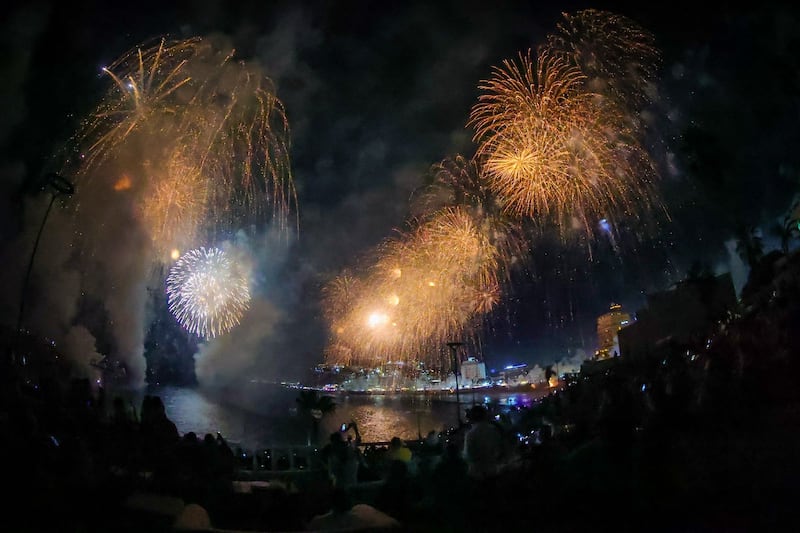 Miles de turistas disfrutan del ambiente únicos del Carnaval de Mazatlán