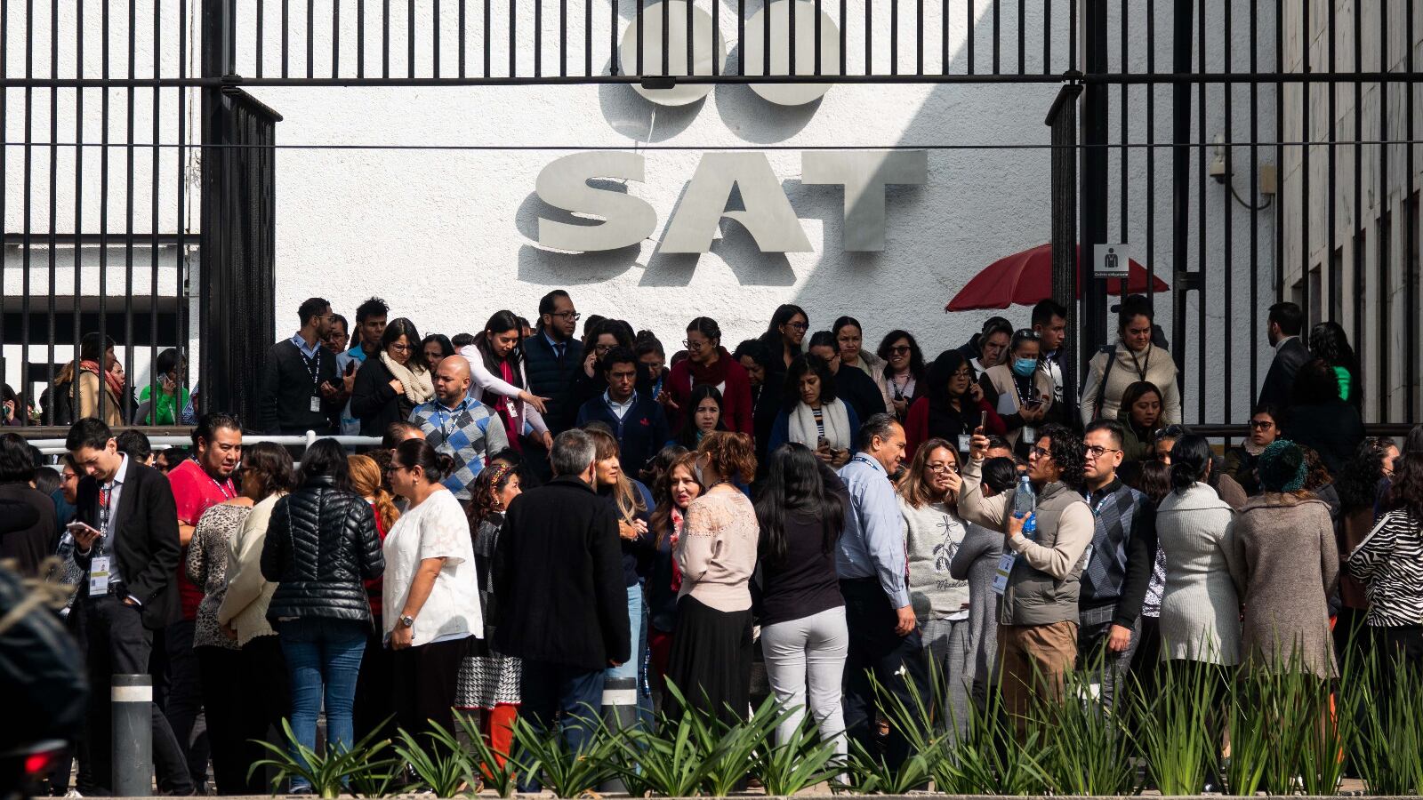 El SAT reportó que los asalariados, profesionistas y empresas contribuyeron con 1 billón 33 mil 713 millones de pesos en ISR.