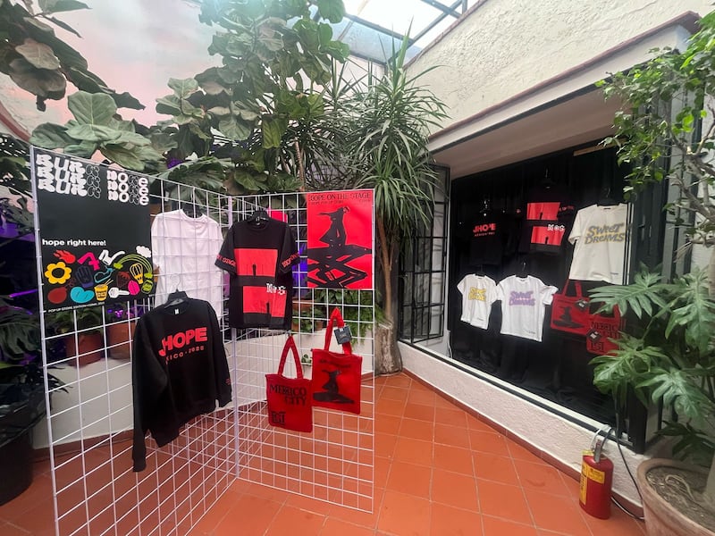 Imágenes de la Pop-Up Store de J-Hope en México