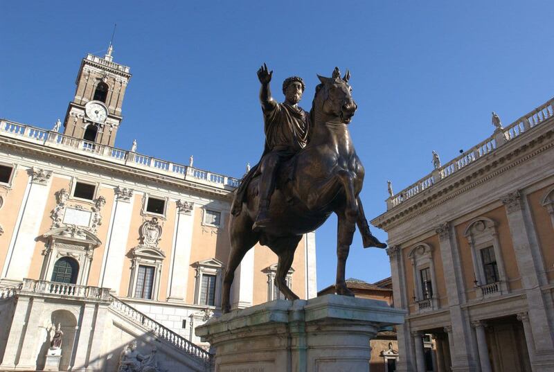 Historia, monumentales piezas arquitectónicas y una ciudad cosmopolita. Todo eso está en Roma.