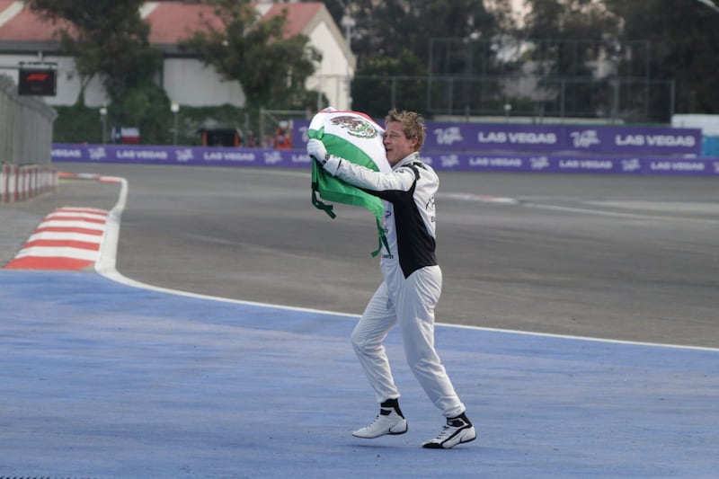 Brad Pitt en el GP México / Nicolás corte