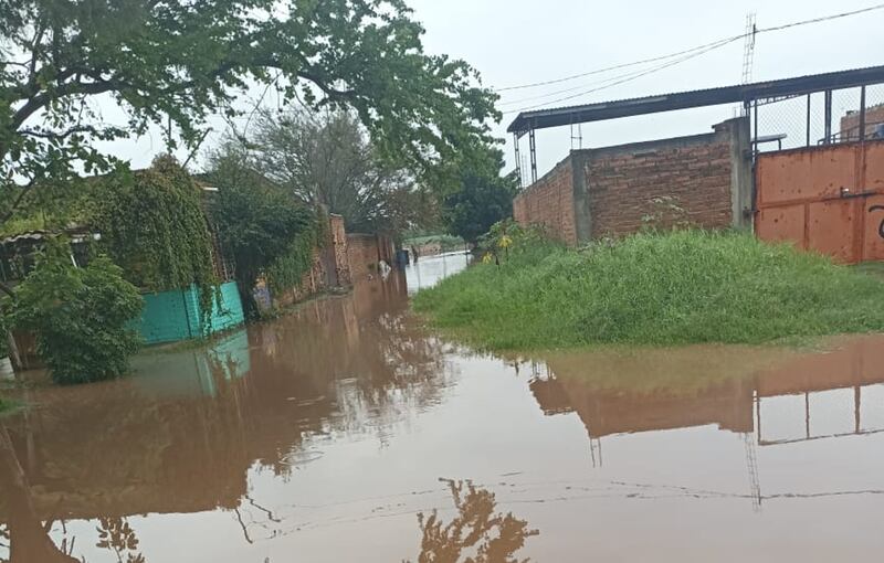 A pesar de los desbordamientos de canales y arroyos no se reportan víctimas.