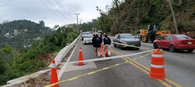 Deslave pone en riesgo circulación por avenida escénica de Acapulco