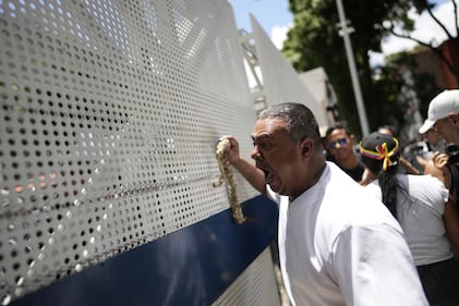 Miles de trabajadores de todo el mundo salen a las calles para conmemorar el Día del Trabajo.