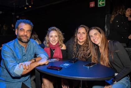 Con su carisma y talento, Mane reinventó los clásicos que han marcado generaciones, dándoles su toque personal y arrancando ovaciones de una audiencia entregada. Temas como La Incondicional , Amor Eternoy *Si No Te HubSi No Te Hubieras Ido fueron algunos de

“Quise rendir homenaje a estas grandes figuras de la música, pero desde mi perspectiva, con mi manera de sentirlas y vivirlas. Es un sueño compartir esto con ustedes”, expresó Mane, emocionado, ante lo

El espectáculo estuvo acompañado de una producción impecable, con juegos de luces, una banda en vivo y visuales que transportaron al público en diferentes épocas y momentos de la música en español.