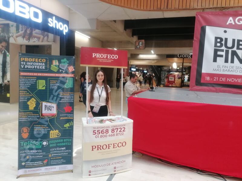 Profeco instaló módulos en  diferentes centros comerciales para asesorar a los consumidores.