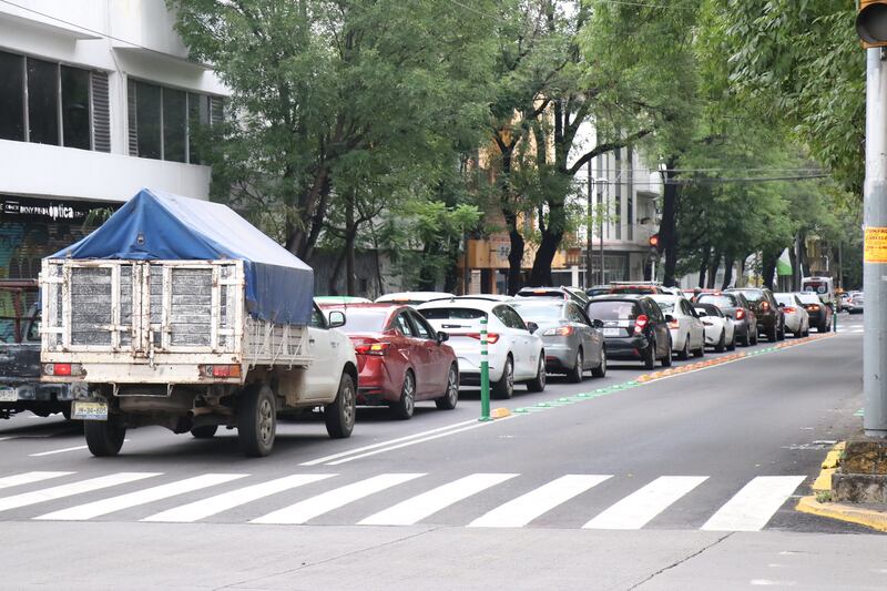 Automovilistas acusan que se ralentizó el tránsito de la avenida Hidalgo con este proyecto.