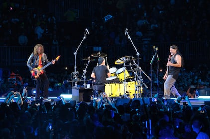 Luego de esperar casi siete años, Metallica regresó a México para reencontrarse con sus fanáticos en el recién inaugurado Estadio GNP Seguros de la Ciudad de México, el cual fue testigo de una noche legendaria, en donde la agrupación realizó un recorrido por algunas de las etapas que marcaron su carrera a través de discos como ‘Master of Puppets’ y ‘Ride the Lightning’.