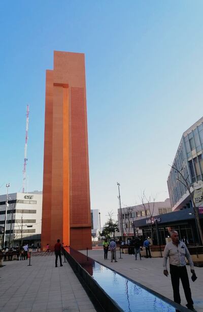 Además de la escultura se realizó la intervención del entorno urbano.