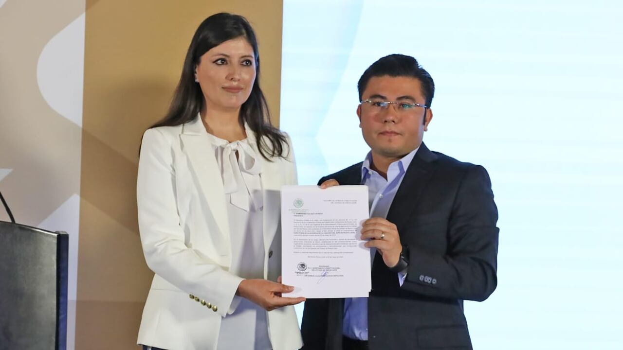 Félix Arratia, secretario de Medio Ambiente, entregó el nombramiento a nombre del gobernador Samuel García.