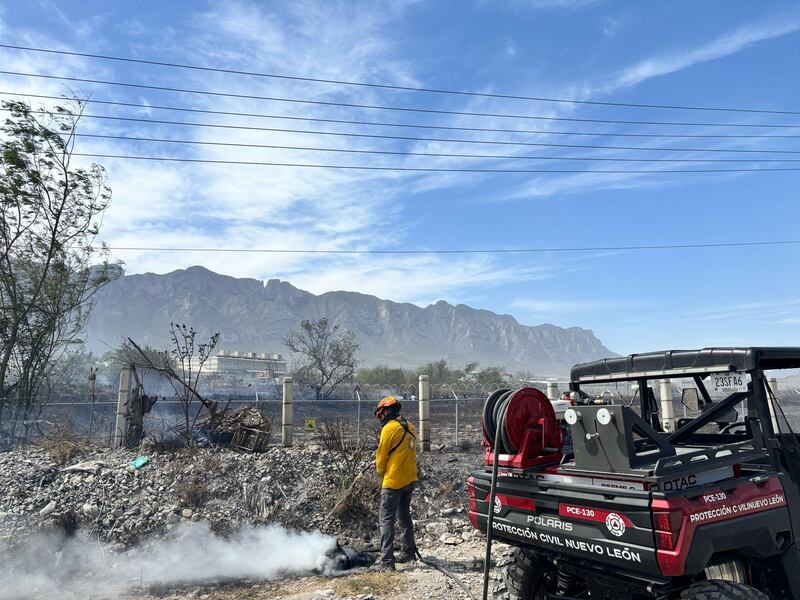 Los incendios han sido otra constante durante el día.