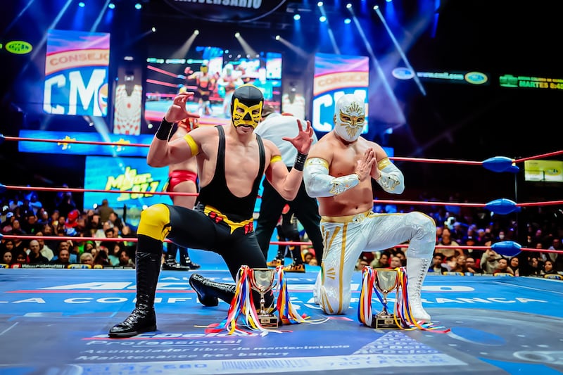 Panterita del Ring junto a Místico I CMLL