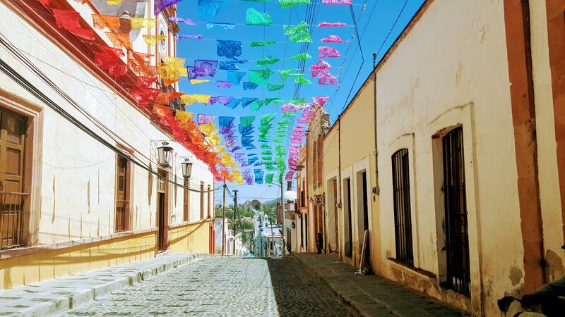 Un Pueblo Mágico que no se parece a ningún otro. Con un clima desértico, tiene mucha magia; le llaman incluso el Pueblo Fantasma, pero no porque esté vacío, sino porque está plagado de leyendas e historias que lo convierten en un destino místico y emocionante.