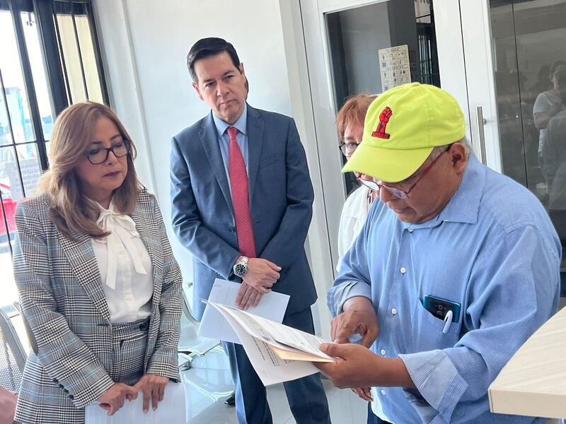 Susana Méndez Arellano, presidenta de la CEDH y Jaime Noyola, de la alianza.