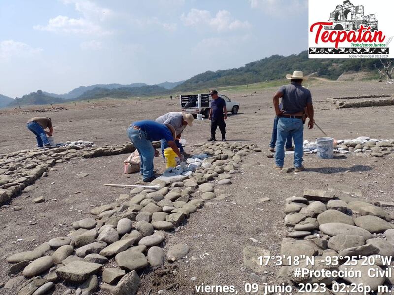 Templo de Quechula, Chiapas, queda al descubierto por sequía extrema
