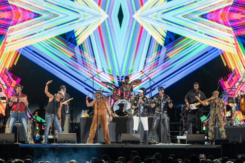 Gipsy Kings, Village People y The Jacksons provocaron una viaje al pasado.