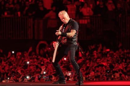 Luego de esperar casi siete años, Metallica regresó a México para reencontrarse con sus fanáticos en el recién inaugurado Estadio GNP Seguros de la Ciudad de México, el cual fue testigo de una noche legendaria, en donde la agrupación realizó un recorrido por algunas de las etapas que marcaron su carrera a través de discos como ‘Master of Puppets’ y ‘Ride the Lightning’.