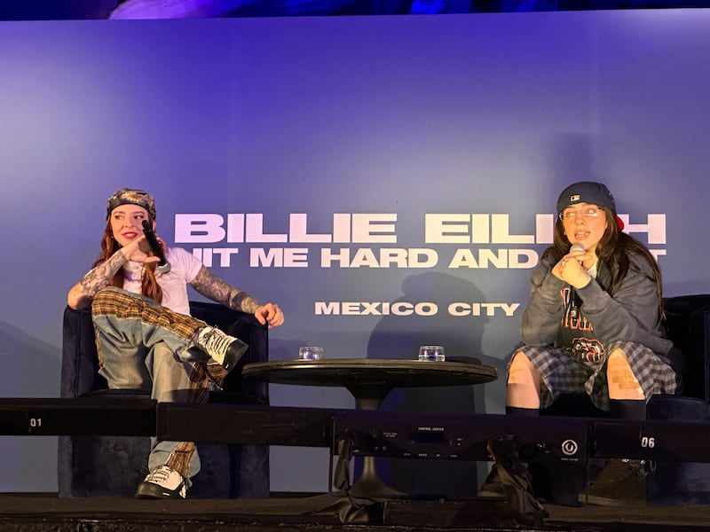 Billie Eilish tiene un íntimo encuentro con sus fans mexicanos