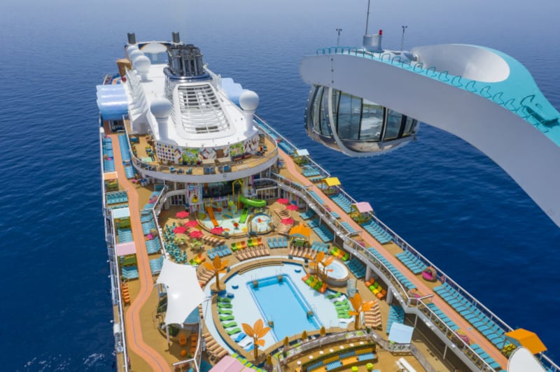 El Icon of the Seas no es solo un crucero; es una ciudad flotante llena de sorpresas gratificantes, que te cautivará por su excelente servicio, diseño innovador y múltiples actividades