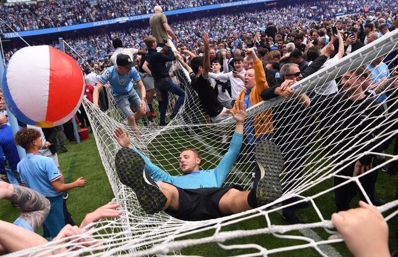 Aficionados del Manchester City festejaron en la cancha del Etihad Stadium