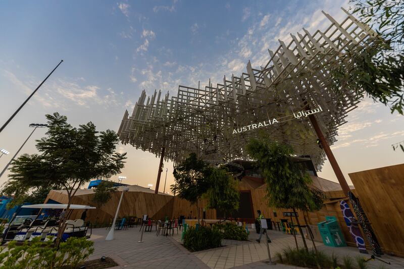 Fachada de pabellón en la Expo 2020.