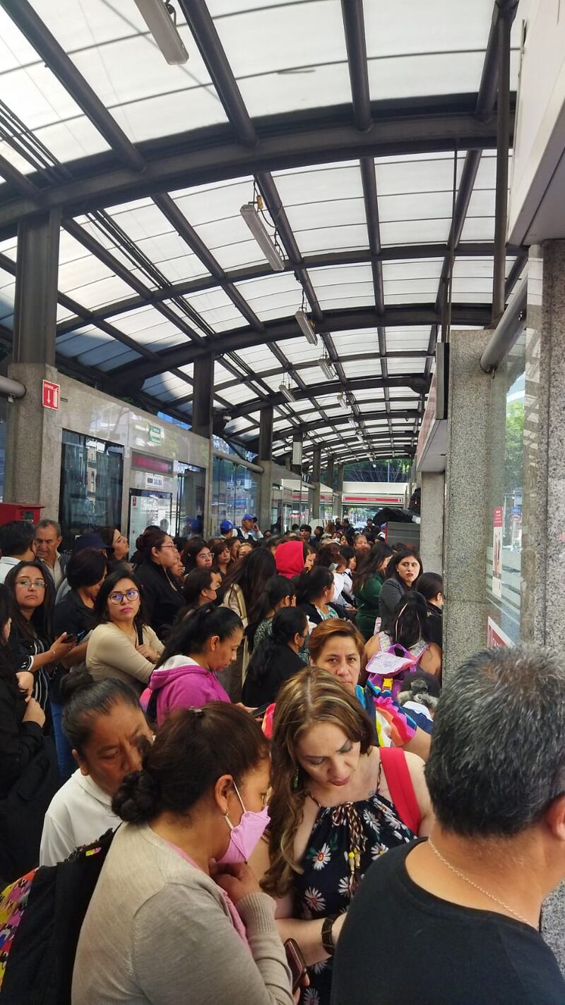 Aglomeraciones en la Línea 1 del Metrobús por bloqueos.