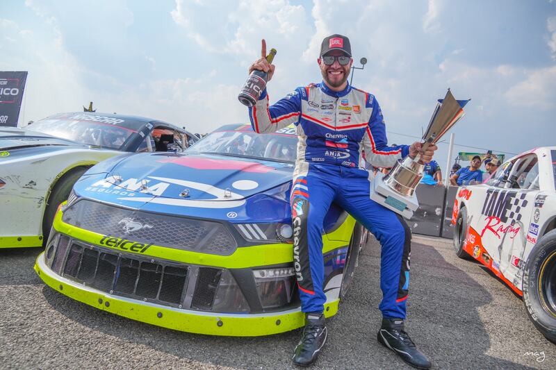 El mexicano después de obtener la primera victoria de su carrera en Querétaro.