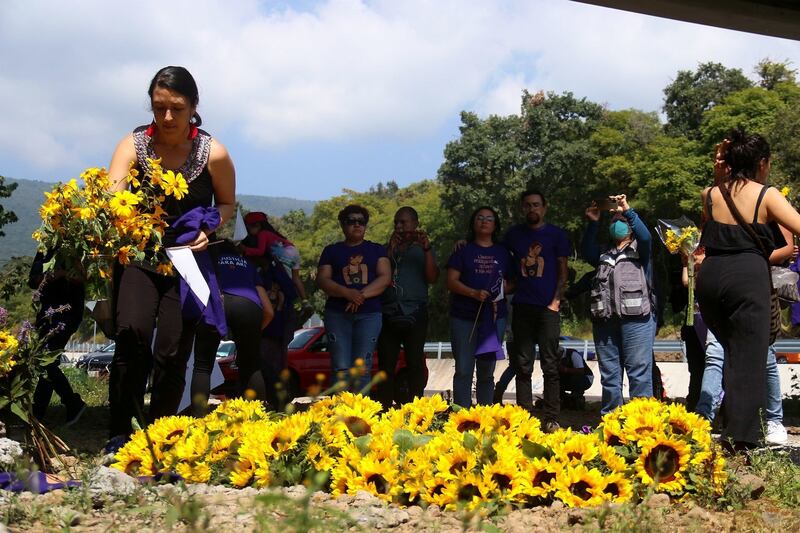 Ariadna Fernanda: con flores exigen justicia por feminicidio