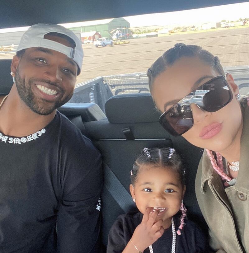 Tristan Thompson, Khloé Kardashian y su hija. / Foto: Instagram.