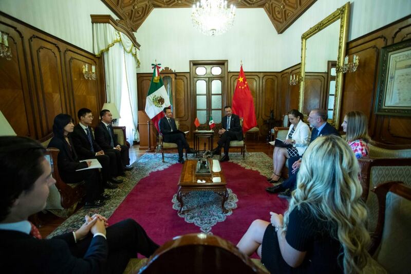 Mauricio Kuri se reúne con Embajador de China en México