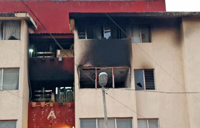 Autoridades realizan peritajes para determinar daño estructural en el edificio.