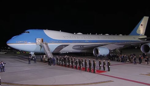 Biden y AMLO se encuentran en el Aeropuerto Felipe Ángeles