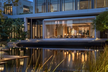 Bangkok tiene hoy una joya arquitectónica que es ideal para el descanso de los viajeros: el Four Seasons Hotel Bangkok at Chao Phraya River.