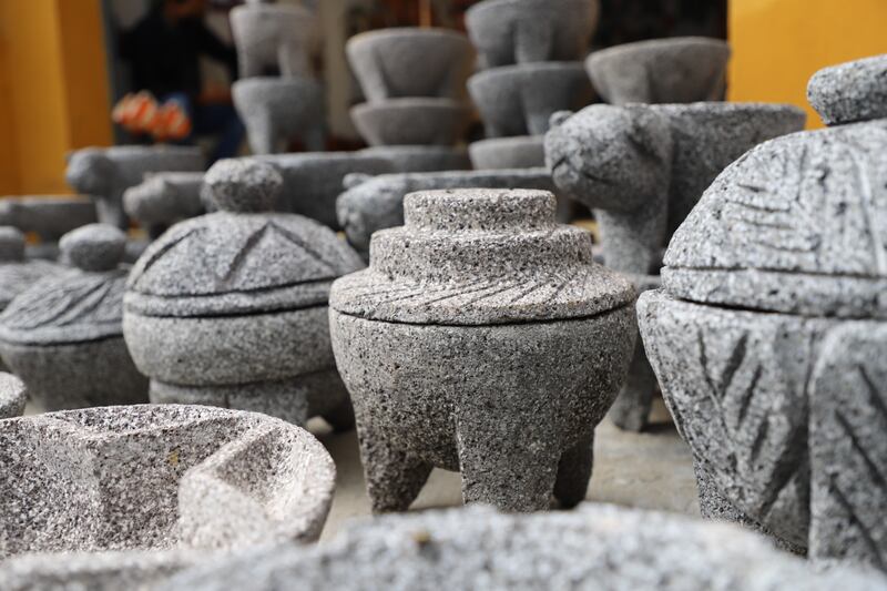 Famoso por sus artesanos que se dedican a realizar molcajetes de piedra de una manera magistral, utensilio más particular de la gastronomía mexicana.