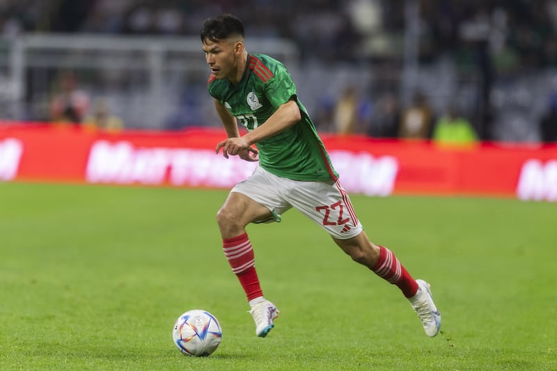 Hirving Lozano podría abandonar al Napoli el próximo verano.