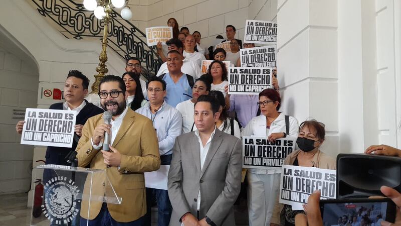 Médicos, enfermeros y trabajadores de la salud alzaron la voz en el Congreso local.