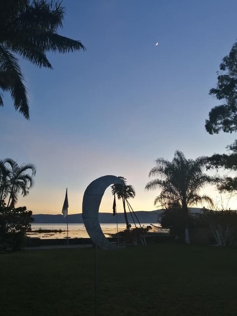 El lugar se ubica en la carretera Jocotepec-Chapala en Jalisco.