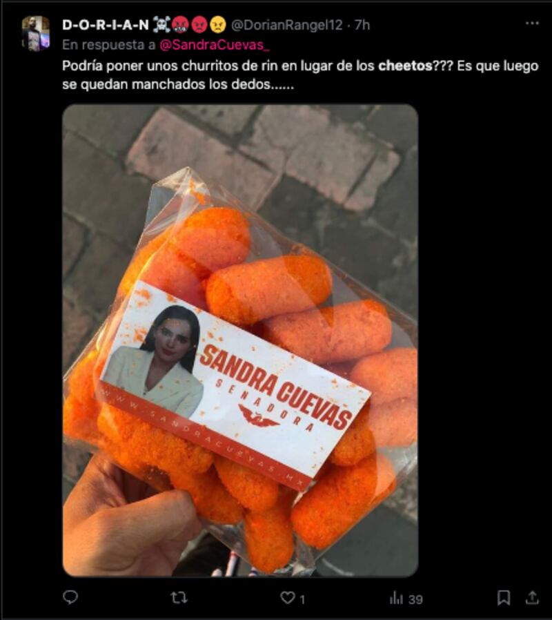 Chetos: Sandra Cuevas regala bolsas de frituras 'pirata' y la critican en redes sociales