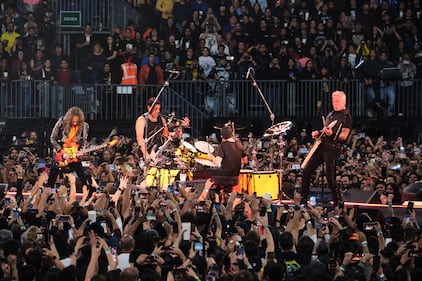 Luego de esperar casi siete años, Metallica regresó a México para reencontrarse con sus fanáticos en el recién inaugurado Estadio GNP Seguros de la Ciudad de México, el cual fue testigo de una noche legendaria, en donde la agrupación realizó un recorrido por algunas de las etapas que marcaron su carrera a través de discos como ‘Master of Puppets’ y ‘Ride the Lightning’.