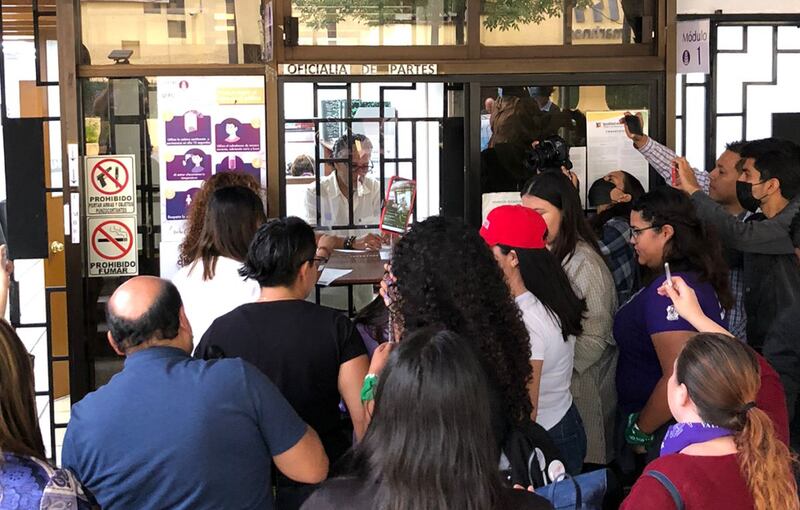 Las manifestantes realizaron clausuras simbólicas de las diferentes instalaciones.