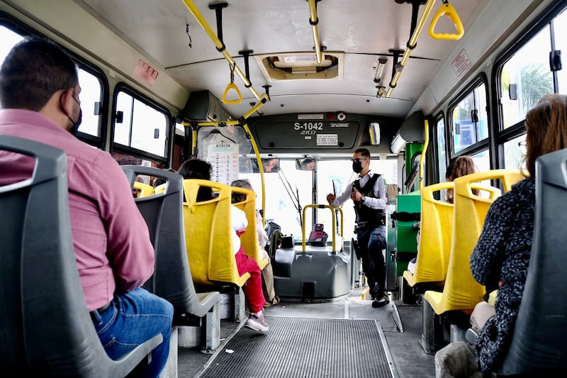 Las autoridades informaron que se realizará un operativo para reforzar las medidas sanitarias a bordo de unidades del transporte público.