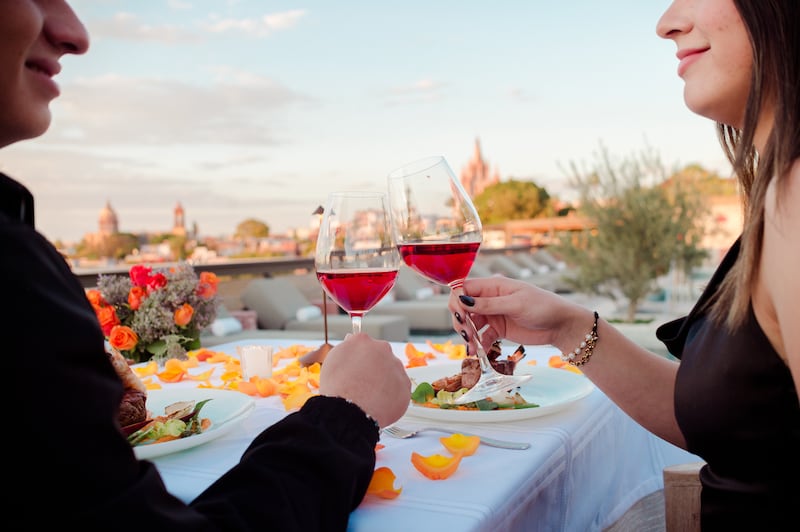 El 14 de febrero es la excusa perfecta para mostrar todo lo que llevas dentro de tu corazón a ese ser especial. ¿Qué tal escaparse a un destino y disfrutar de estos destinos?