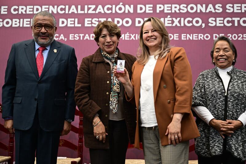 Gobernadora Delfina Gómez impulsa credencialización de trabajadores en Edomex